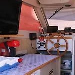 Nuits Insolites Bateau A Quai Port Frejus L\'Explorer