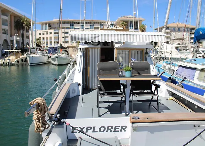 Nuits Insolites Bateau A Quai Port Frejus L\'Explorer