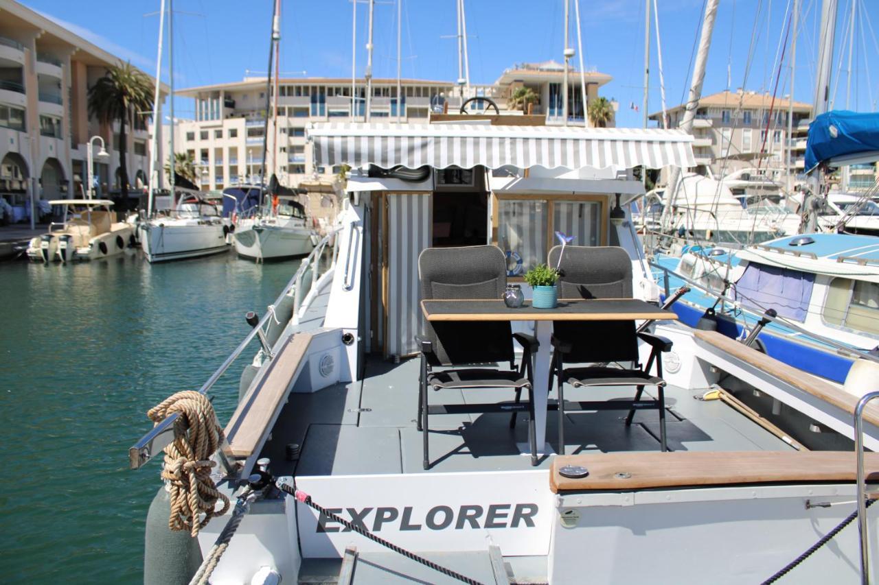 Bateau-hôtel Nuits Insolites Bateau A Quai Port L'explorer *